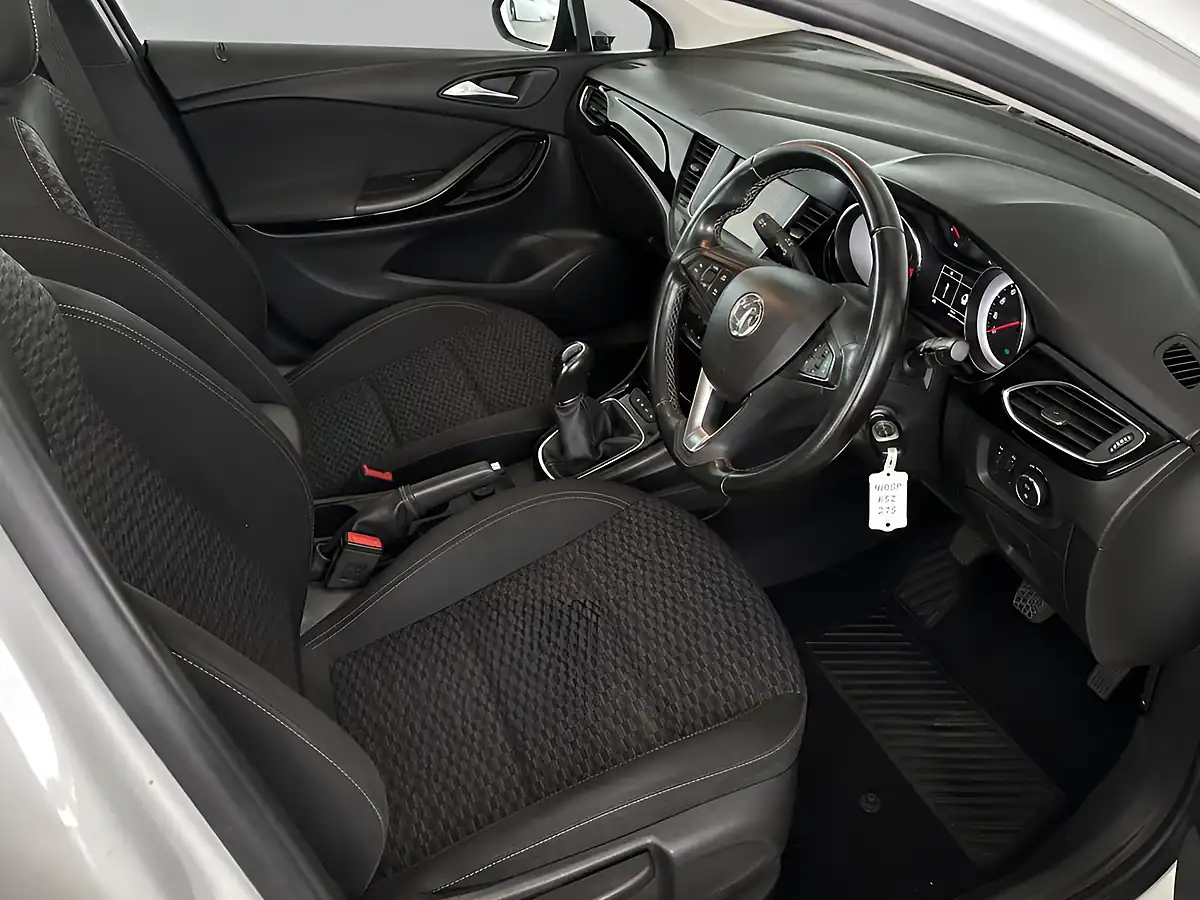Used 2018 Vauxhall Astra Sri White - Interior and Exterior details 7