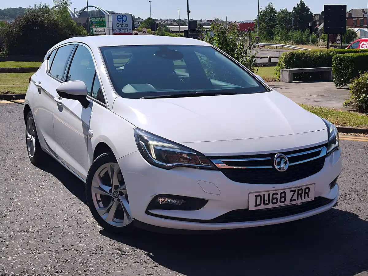 Used 2018 Vauxhall Astra Sri White - Front View