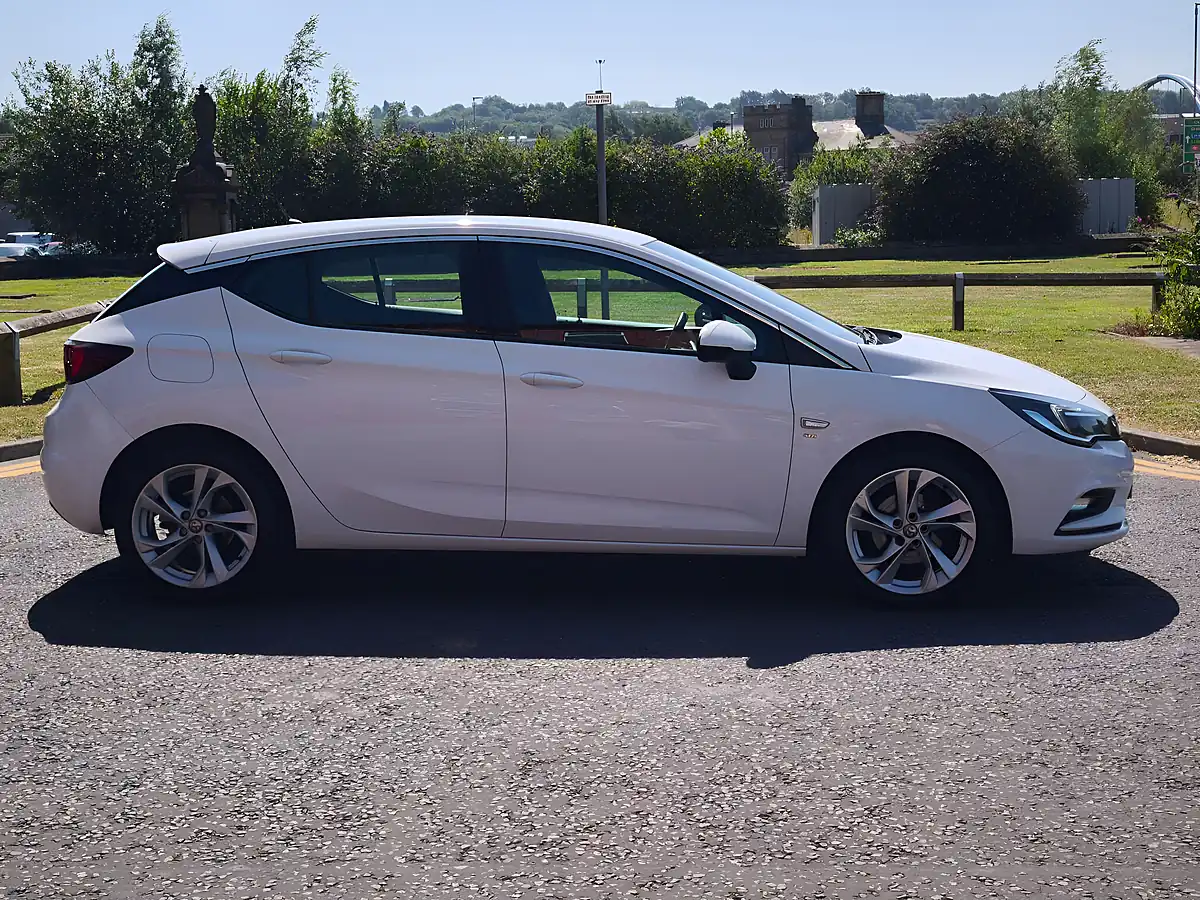 Used 2018 Vauxhall Astra Sri White - Interior and Exterior details 11