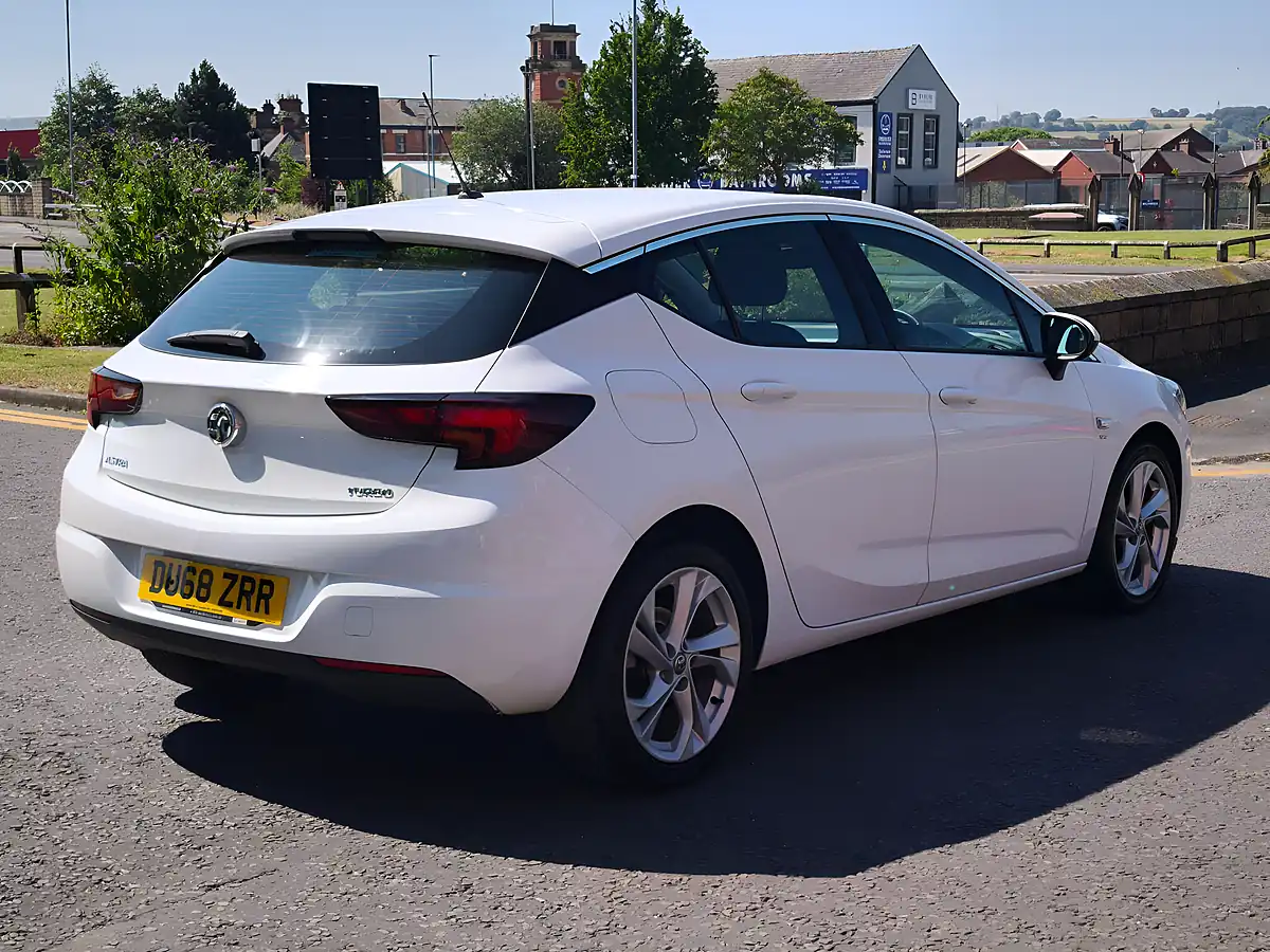 Used 2018 Vauxhall Astra Sri White - Interior and Exterior details 12