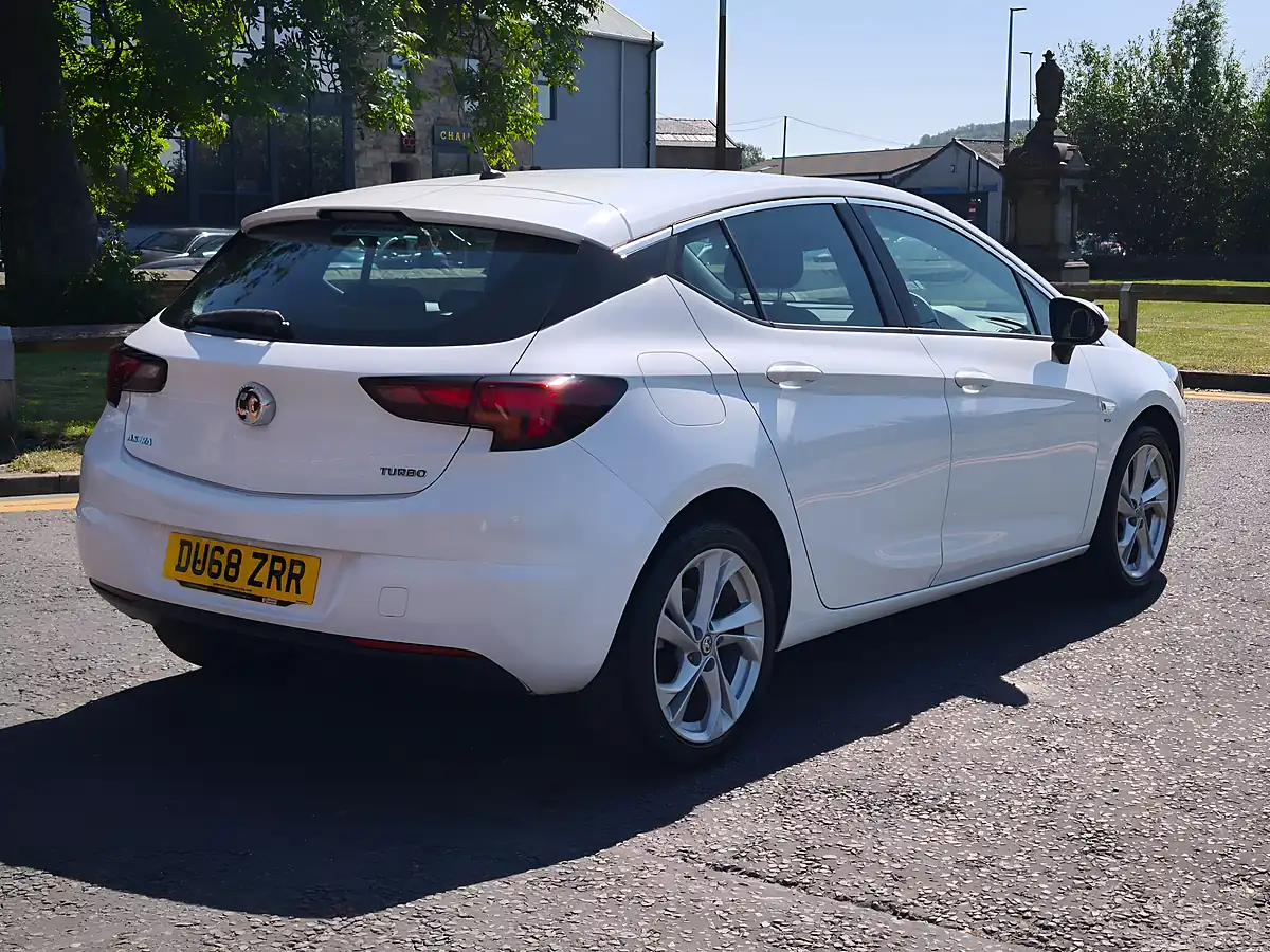 Used 2018 Vauxhall Astra Sri White - Interior and Exterior details 13