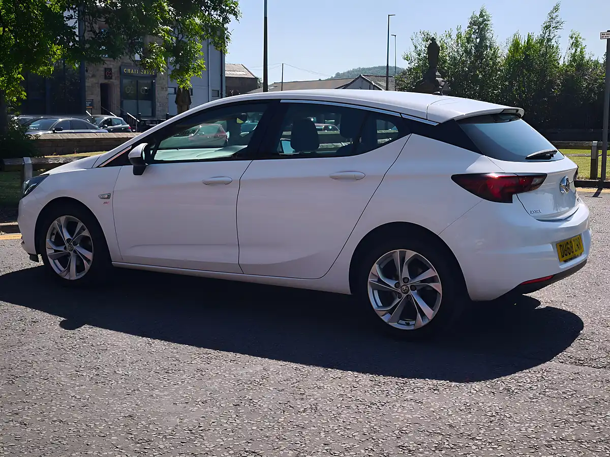 Used 2018 Vauxhall Astra Sri White - Interior and Exterior details 17