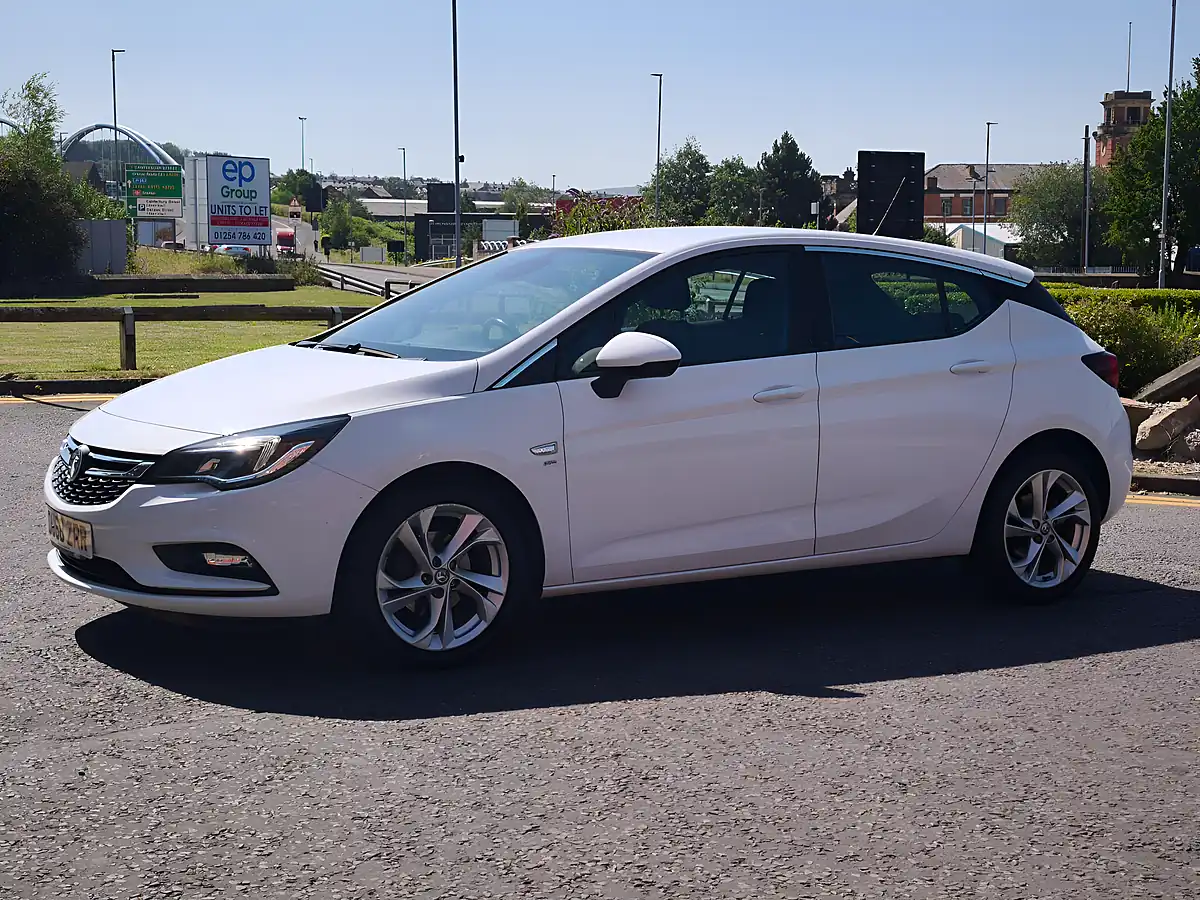 Used 2018 Vauxhall Astra Sri White - Interior and Exterior details 18