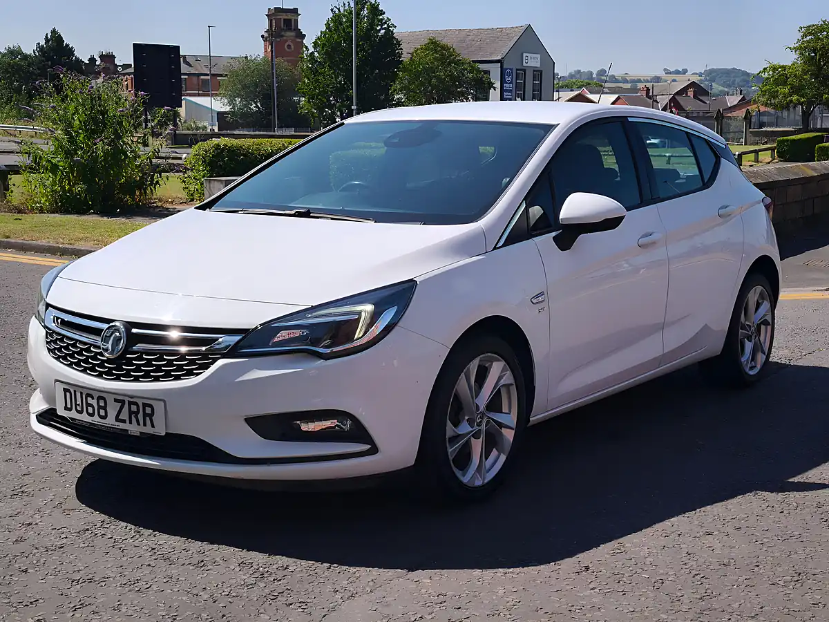 Used 2018 Vauxhall Astra Sri White - Interior and Exterior details 19