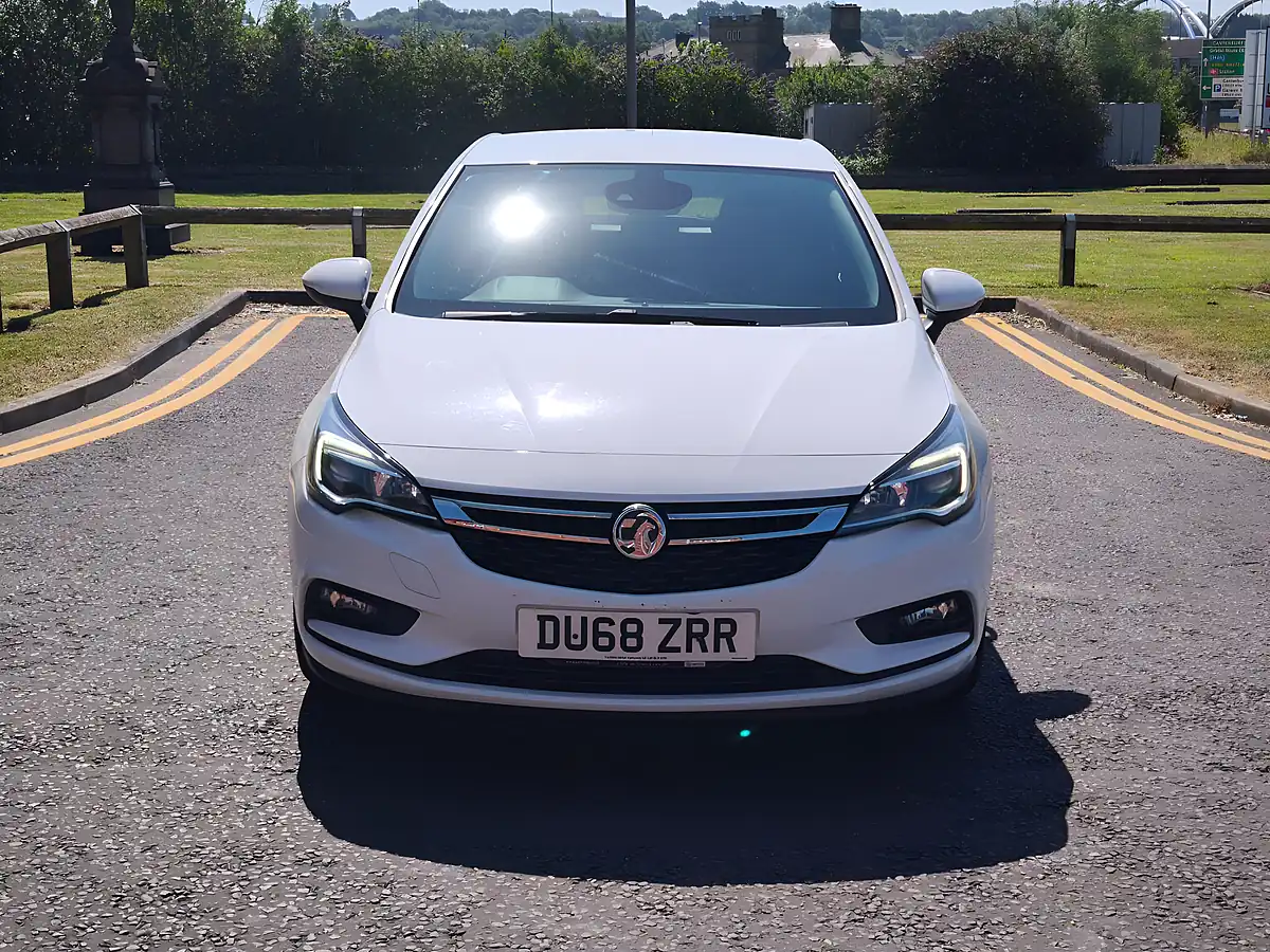Used 2018 Vauxhall Astra Sri White - Interior and Exterior details 6