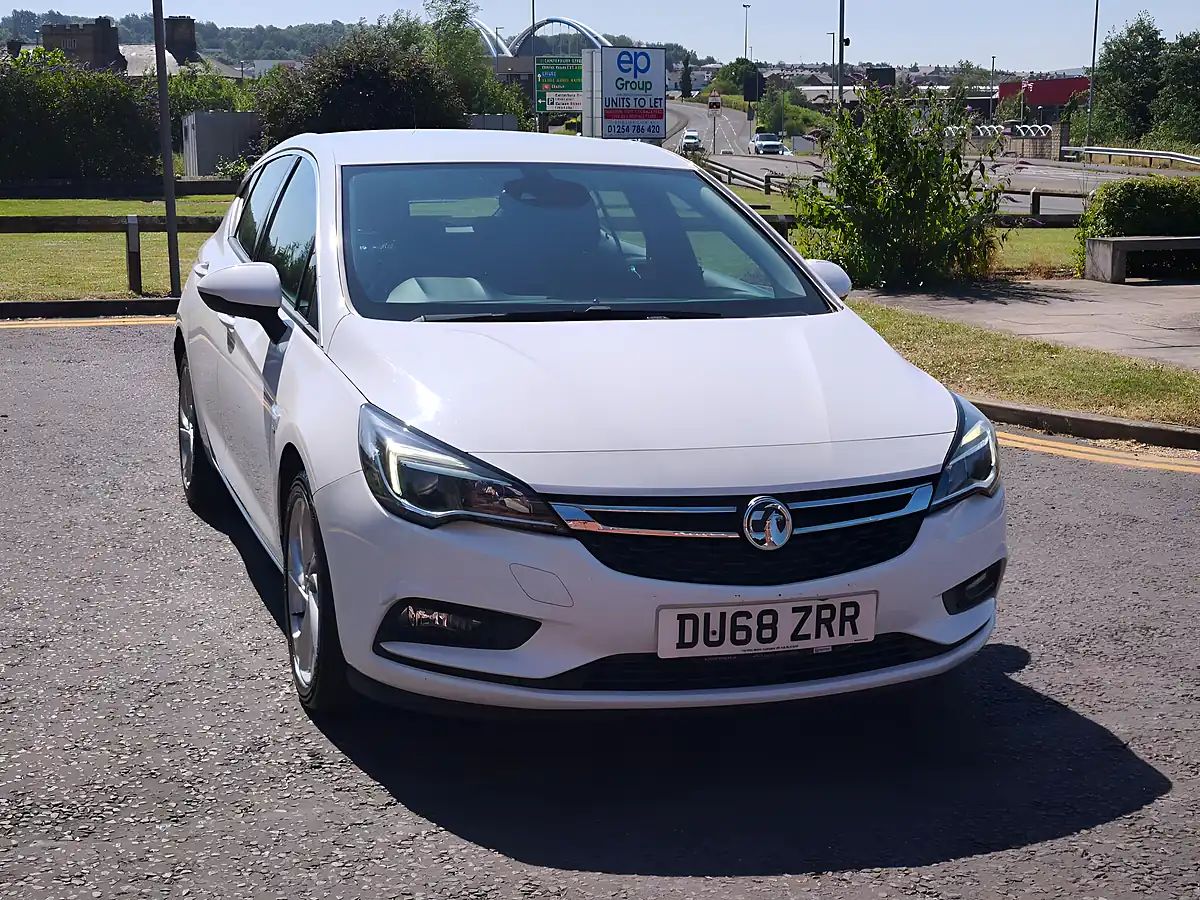 Used 2018 Vauxhall Astra Sri White - Interior and Exterior details 7