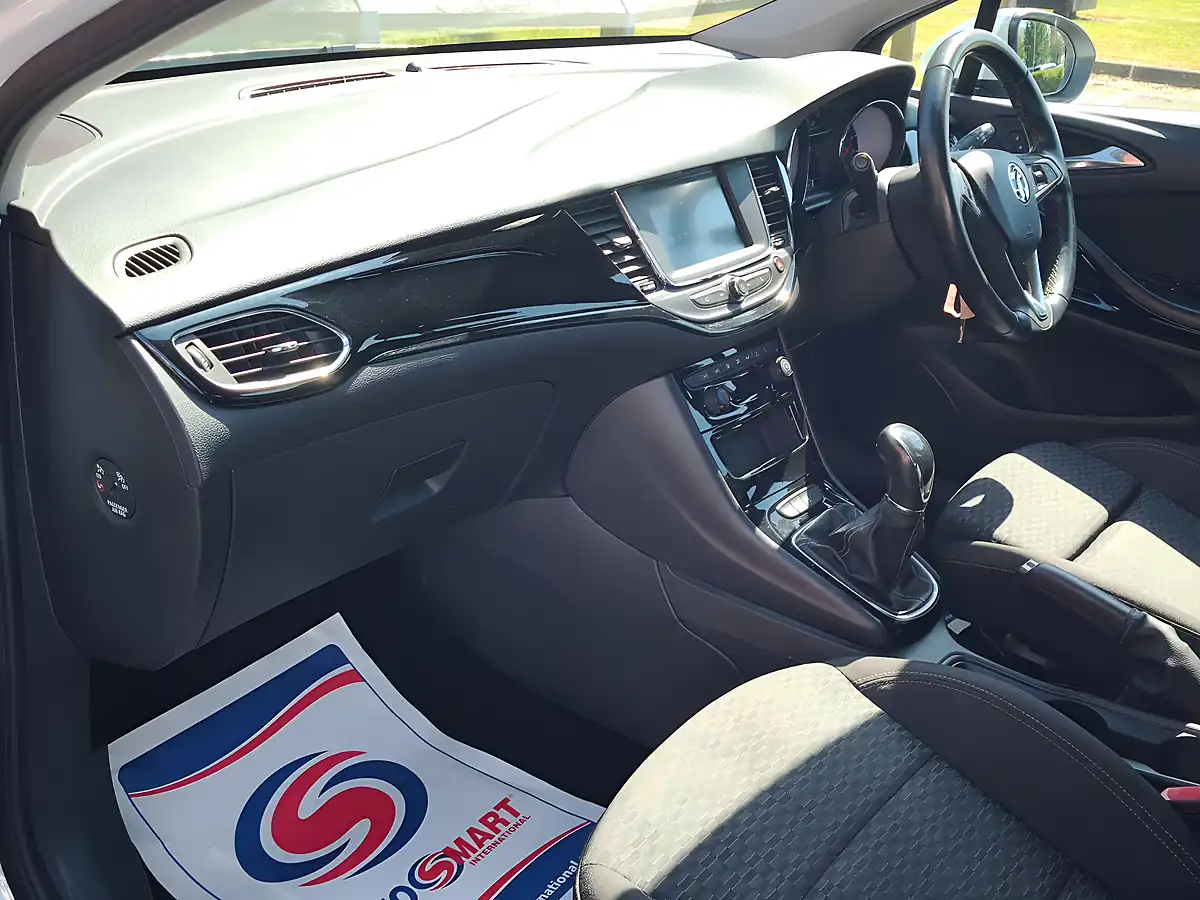 Used 2018 Vauxhall Astra Sri White - Interior and Exterior details 8