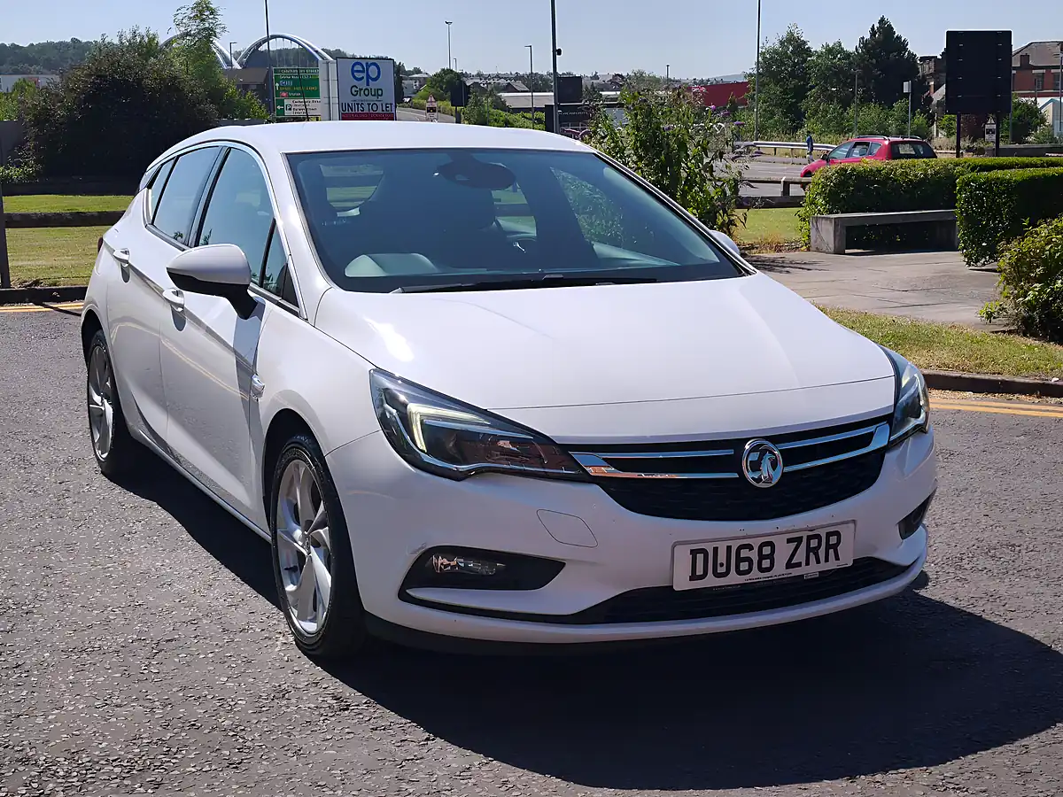 Used 2018 Vauxhall Astra Sri White - Interior and Exterior details 9