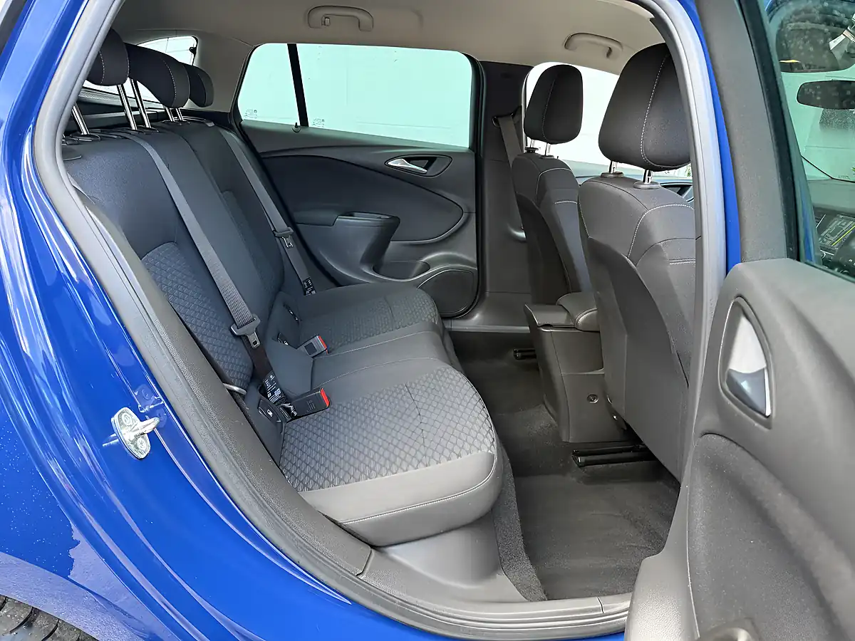 Used 2018 Vauxhall Astra Tech Line Nav Blue - Interior and Exterior details 11
