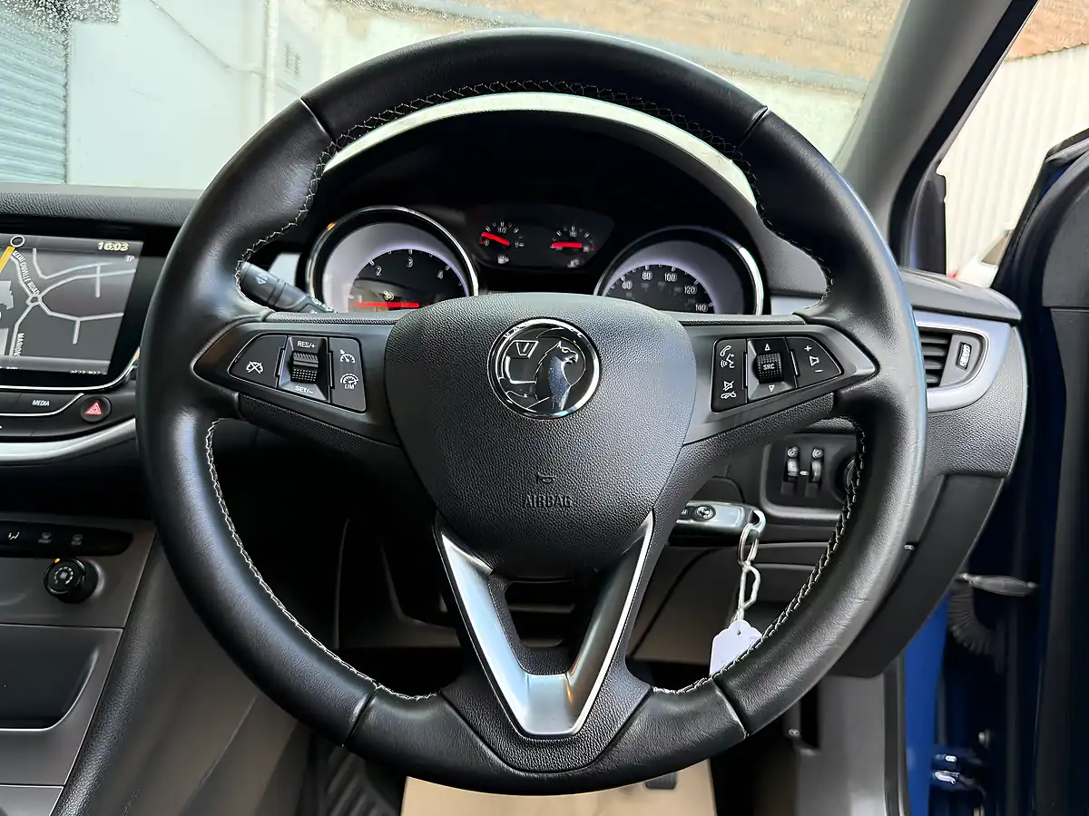 Used 2018 Vauxhall Astra Tech Line Nav Blue - Interior and Exterior details 13