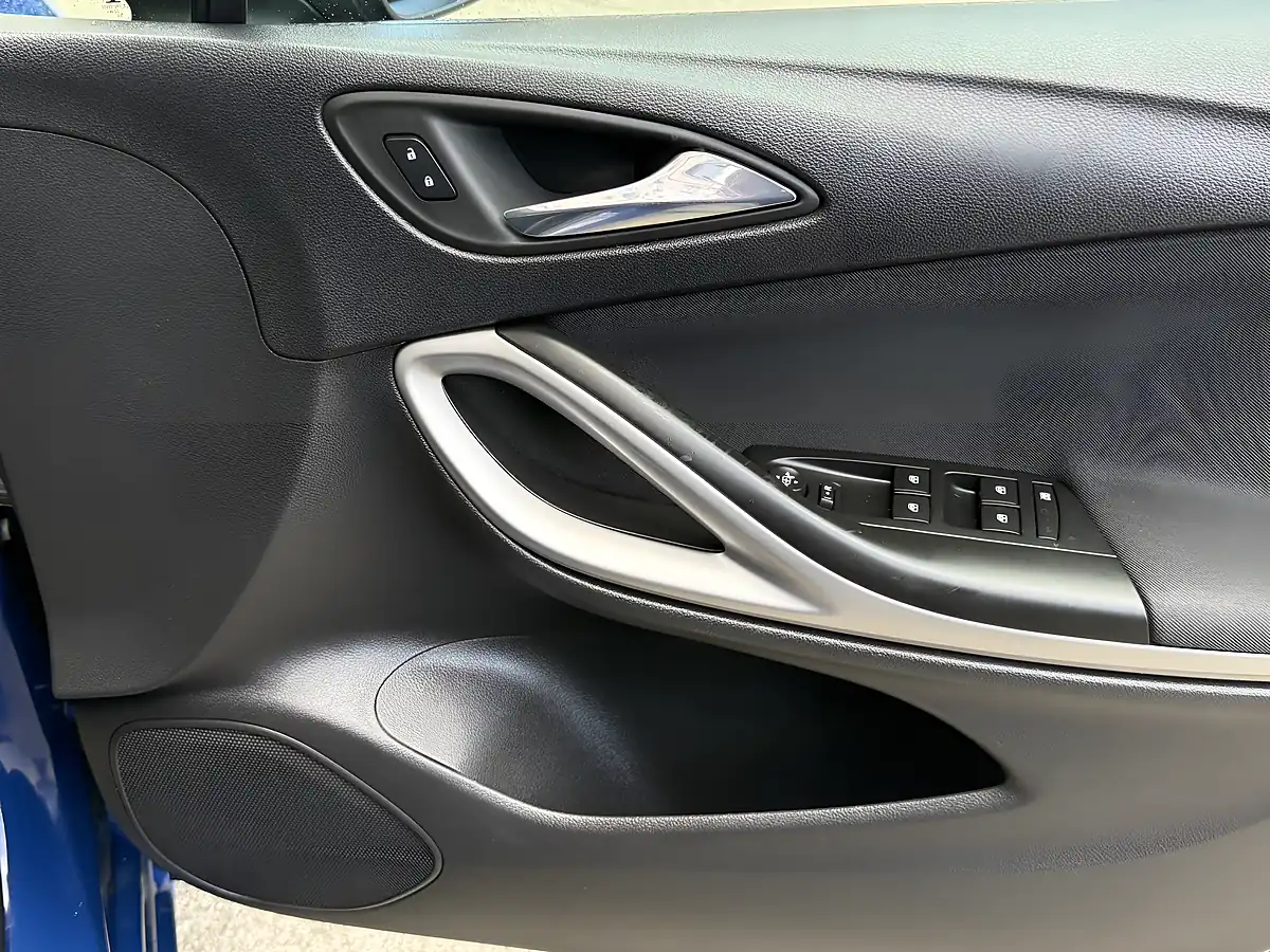 Used 2018 Vauxhall Astra Tech Line Nav Blue - Interior and Exterior details 18