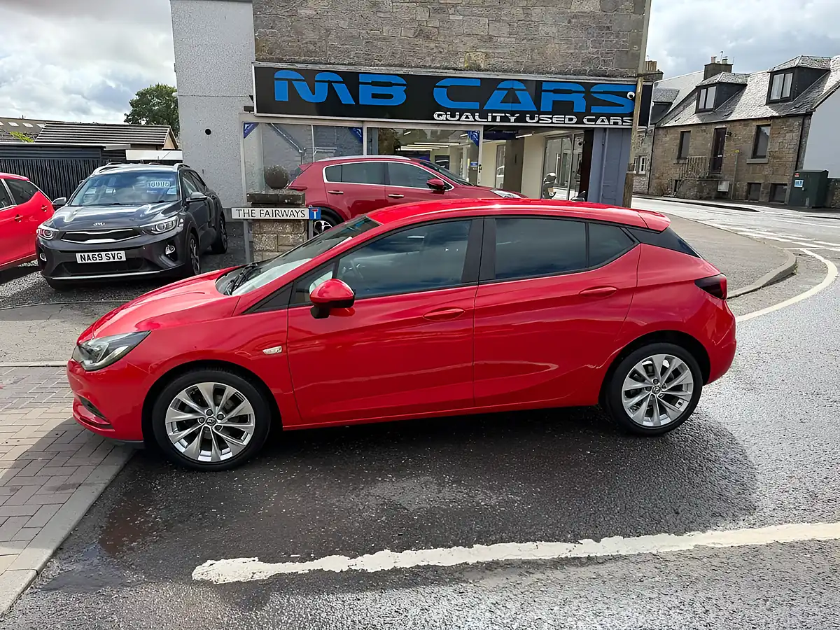Used 2018 Vauxhall Astra Tech Line Nav Red - Front View