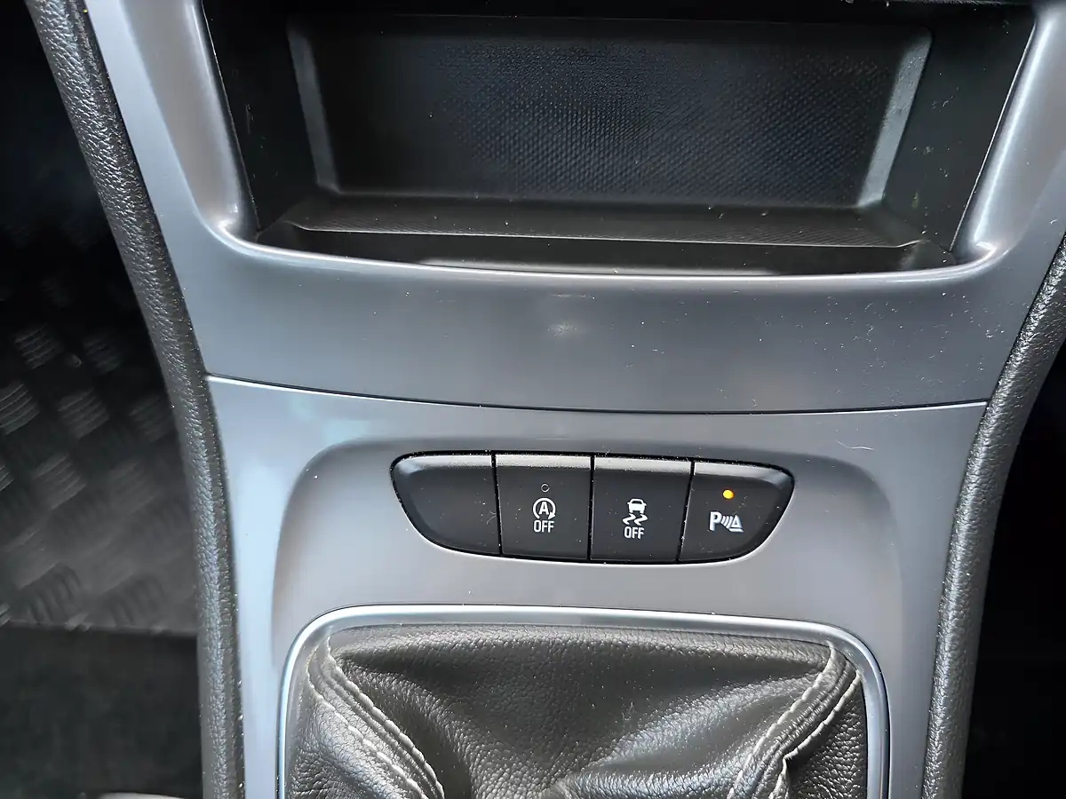 Used 2018 Vauxhall Astra Tech Line Nav Silver - Interior and Exterior details 15