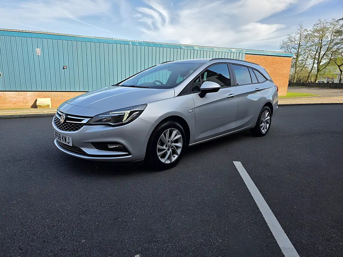 Used 2018 Vauxhall Astra Tech Line Nav Silver - Interior and Exterior details 3