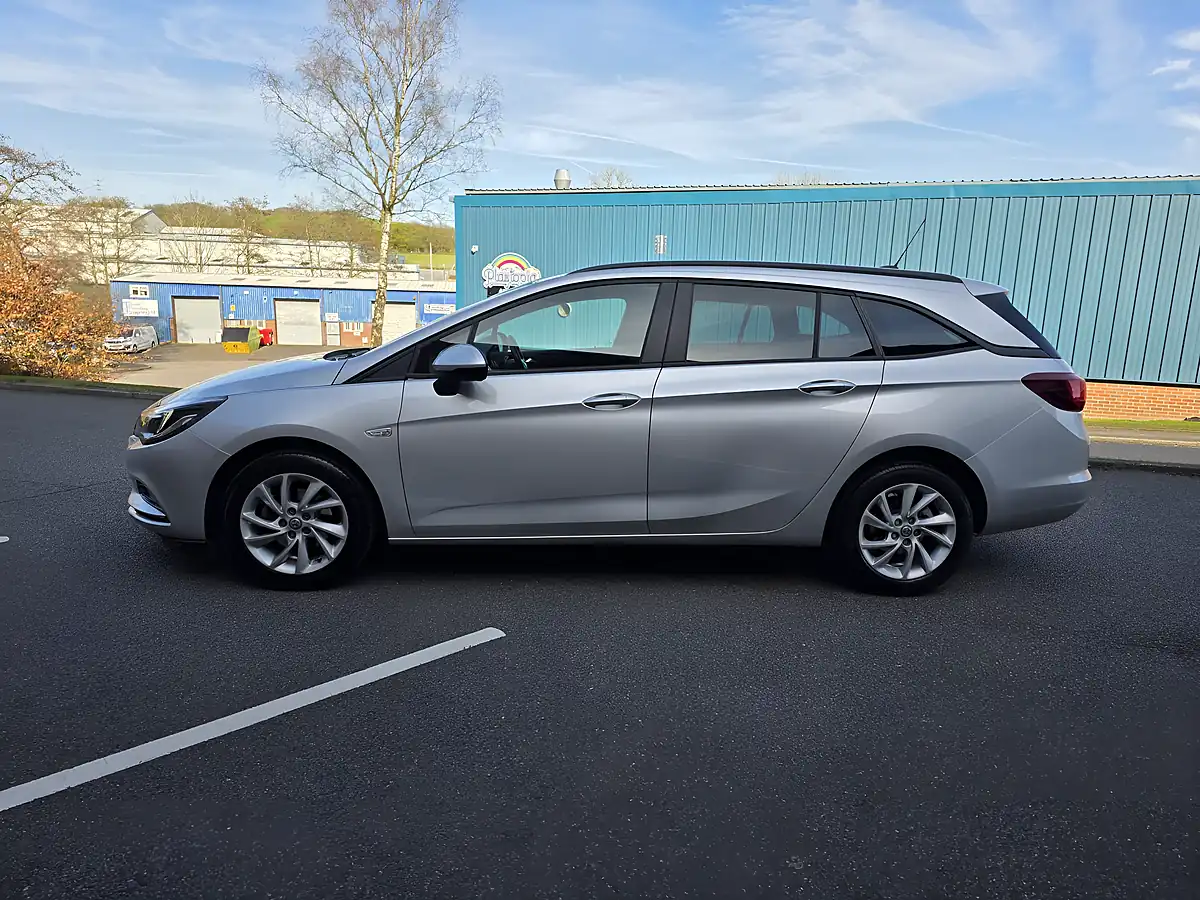 Used 2018 Vauxhall Astra Tech Line Nav Silver - Interior and Exterior details 4