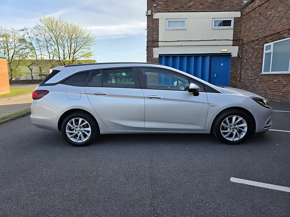 Used 2018 Vauxhall Astra Tech Line Nav Silver - Interior and Exterior details 5