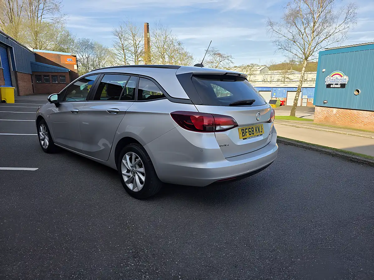 Used 2018 Vauxhall Astra Tech Line Nav Silver - Interior and Exterior details 8