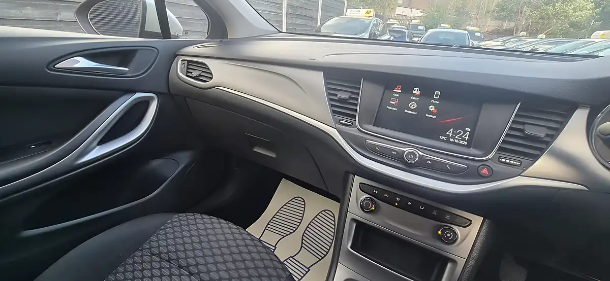 Used 2018 Vauxhall Astra Tech Line Nav Silver - Interior and Exterior details 14