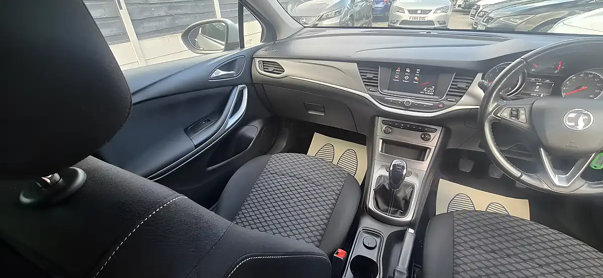 Used 2018 Vauxhall Astra Tech Line Nav Silver - Interior and Exterior details 16