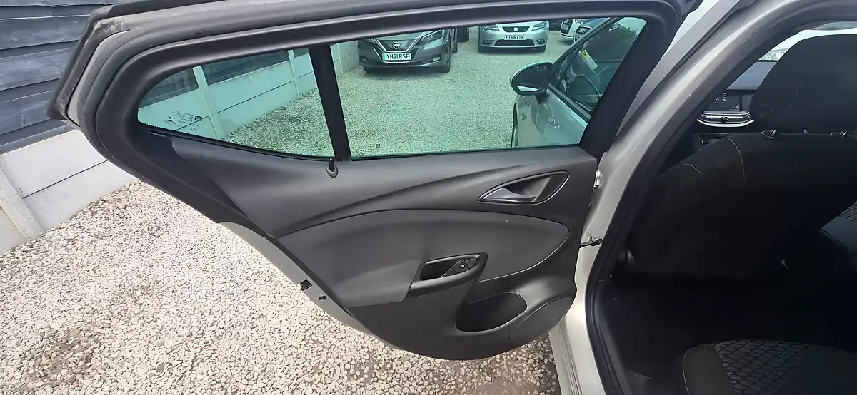 Used 2018 Vauxhall Astra Tech Line Nav Silver - Interior and Exterior details 17