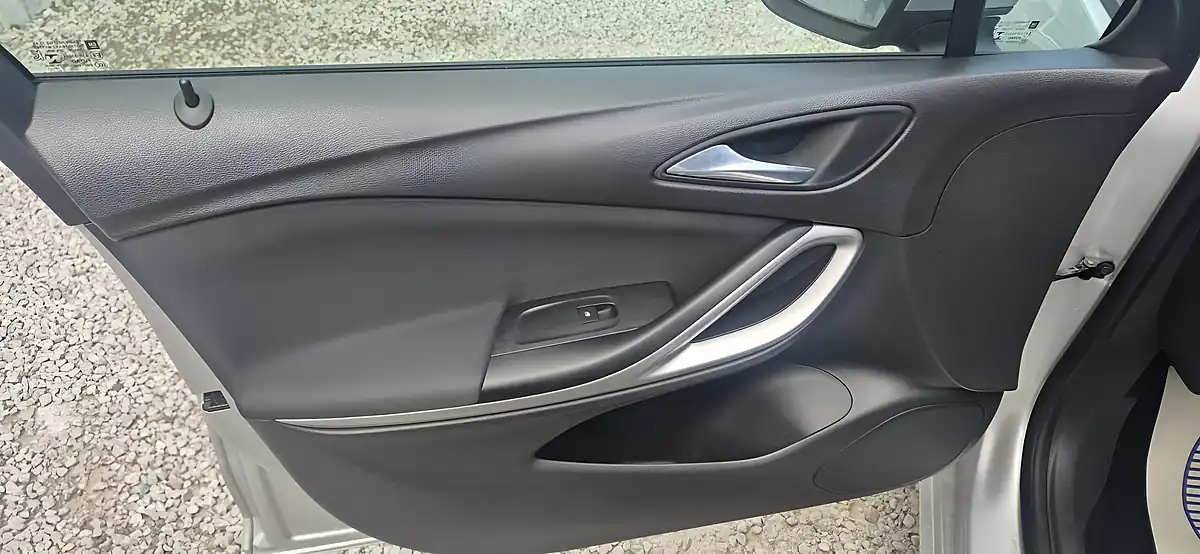 Used 2018 Vauxhall Astra Tech Line Nav Silver - Interior and Exterior details 18