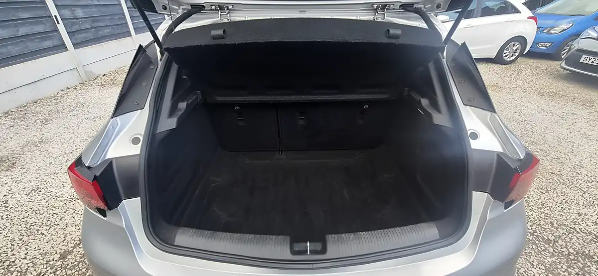 Used 2018 Vauxhall Astra Tech Line Nav Silver - Interior and Exterior details 19