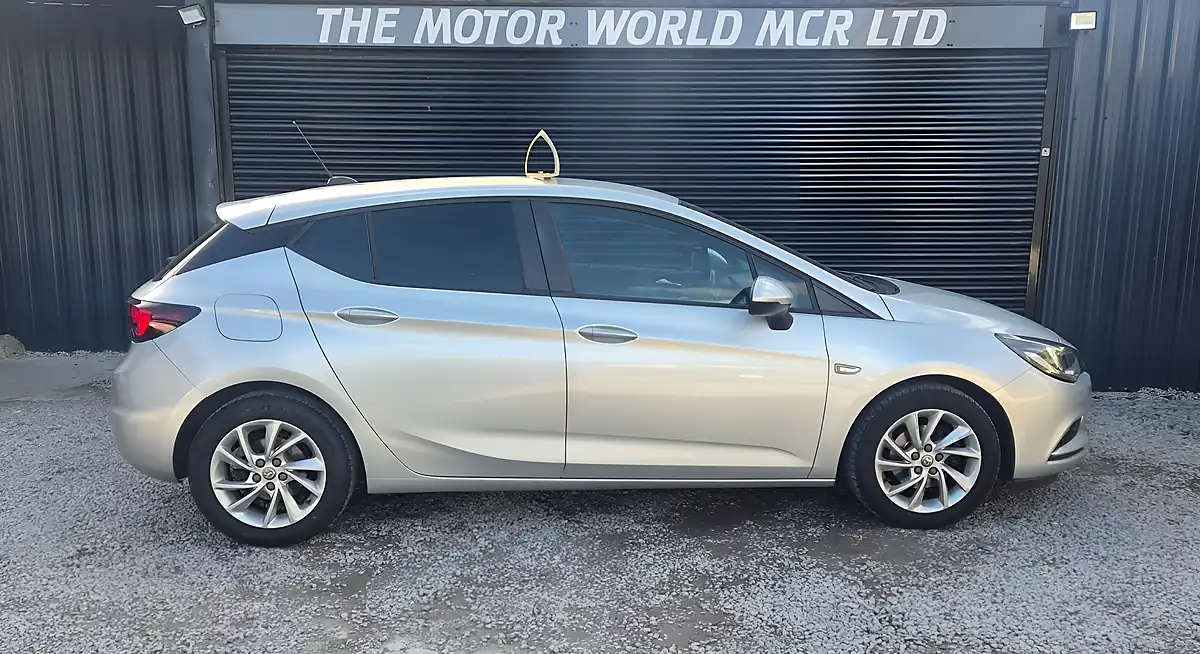 Used 2018 Vauxhall Astra Tech Line Nav Silver - Interior and Exterior details 4