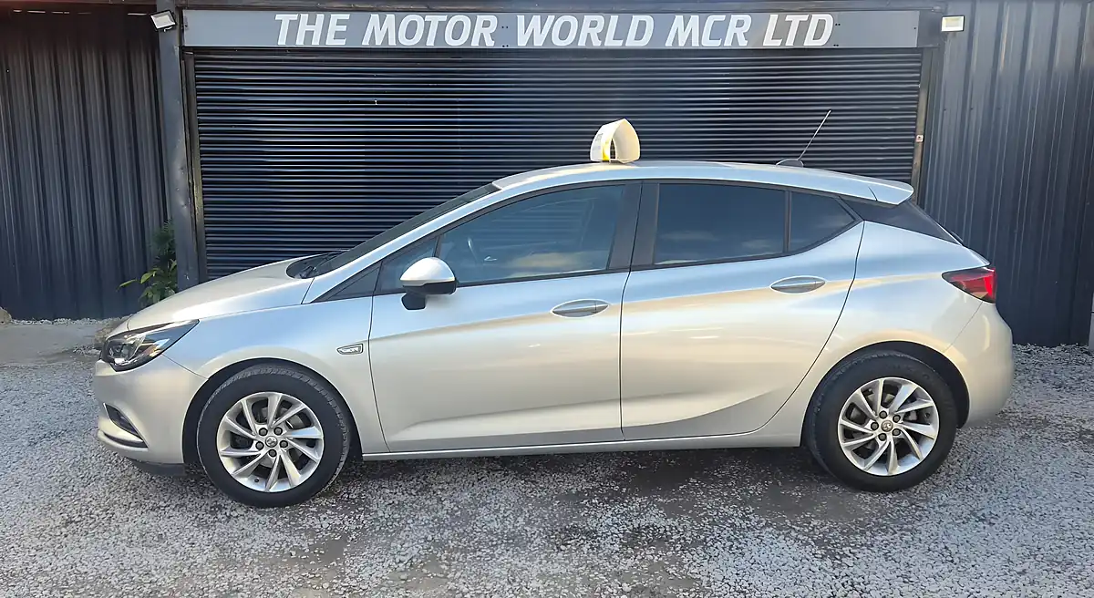 Used 2018 Vauxhall Astra Tech Line Nav Silver - Interior and Exterior details 8