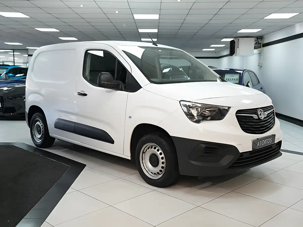 Used 2018 Vauxhall Combo 2000 Edition White - Front View