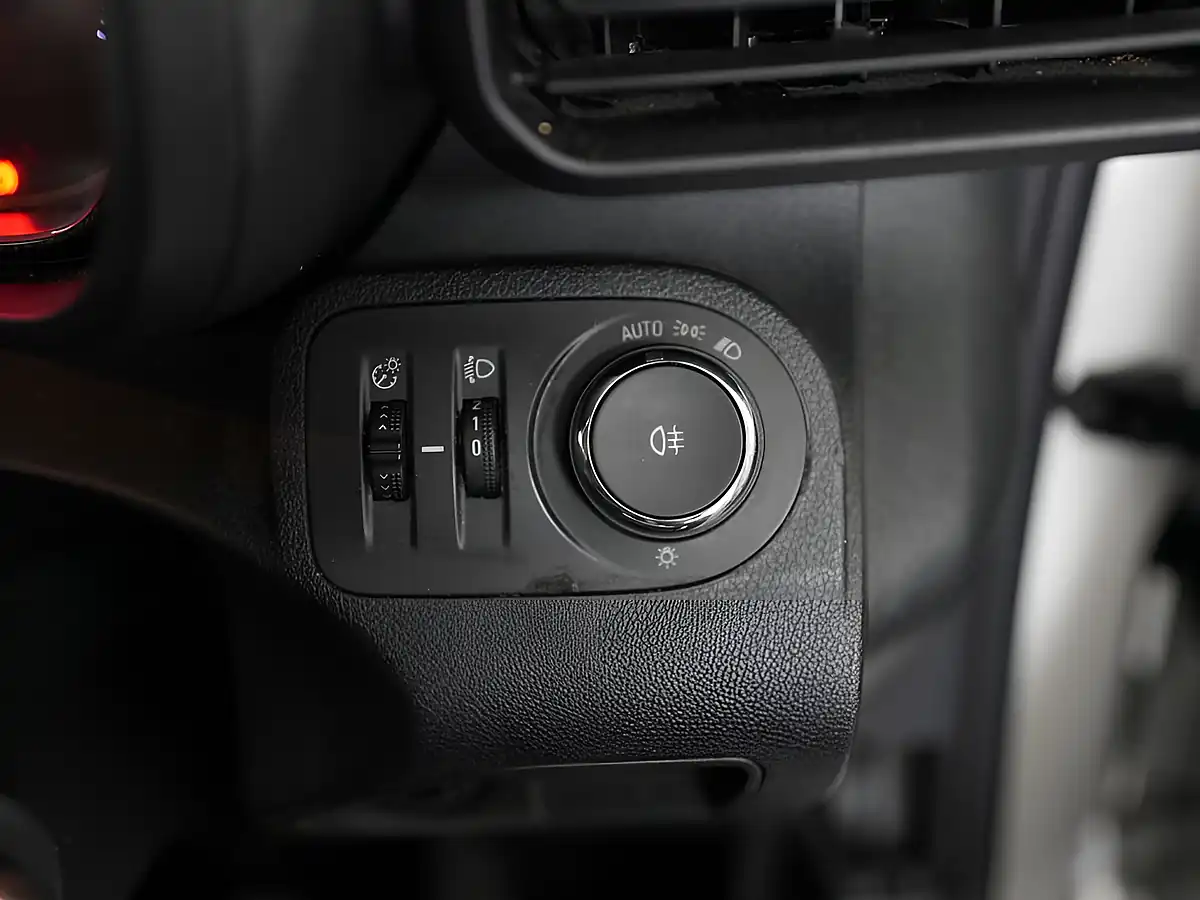 Used 2018 Vauxhall Combo 2000 Edition White - Interior and Exterior details 14