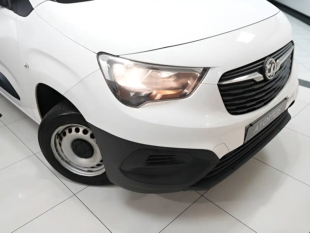 Used 2018 Vauxhall Combo 2000 Edition White - Interior and Exterior details 16