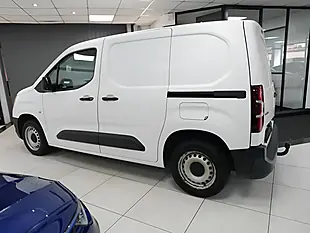 Used 2018 Vauxhall Combo 2000 Edition White - Interior and Exterior details 5