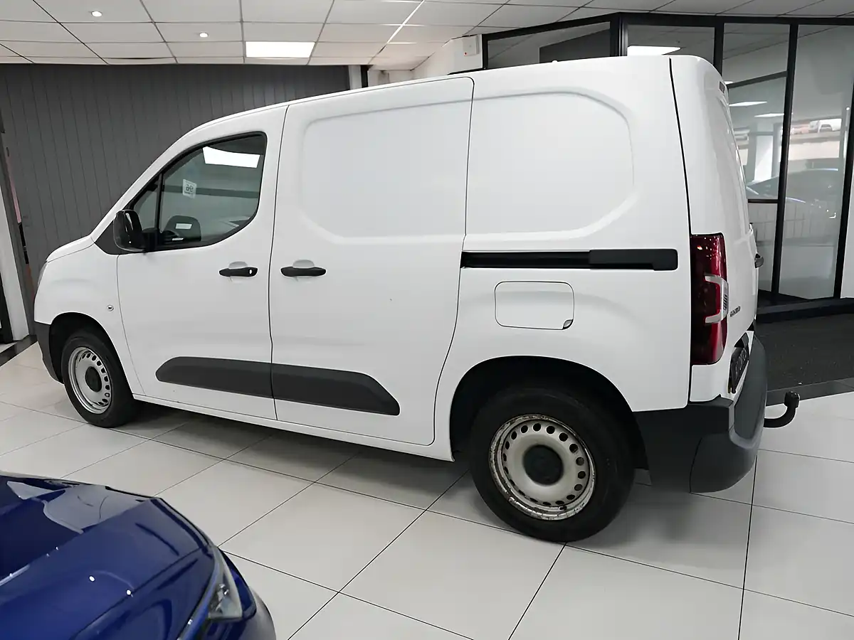 Used 2018 Vauxhall Combo 2000 Edition White - Interior and Exterior details 5