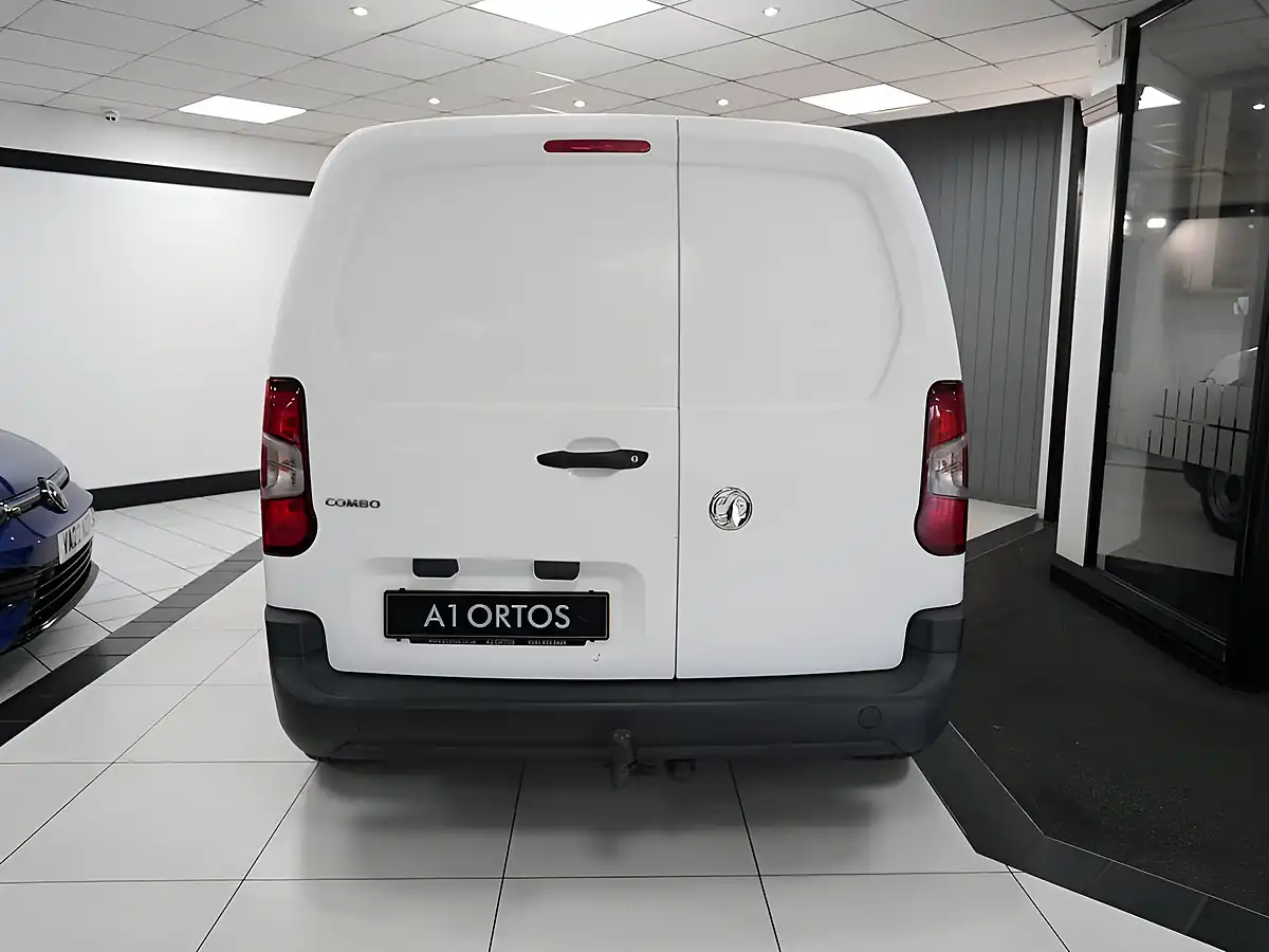 Used 2018 Vauxhall Combo 2000 Edition White - Interior and Exterior details 6