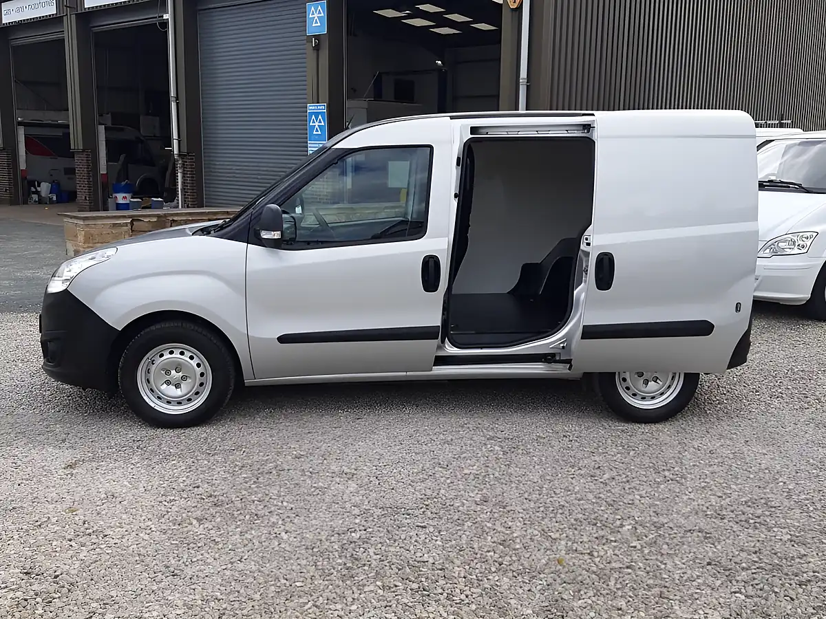Used 2018 Vauxhall Combo L1 Silver - Interior and Exterior details 19