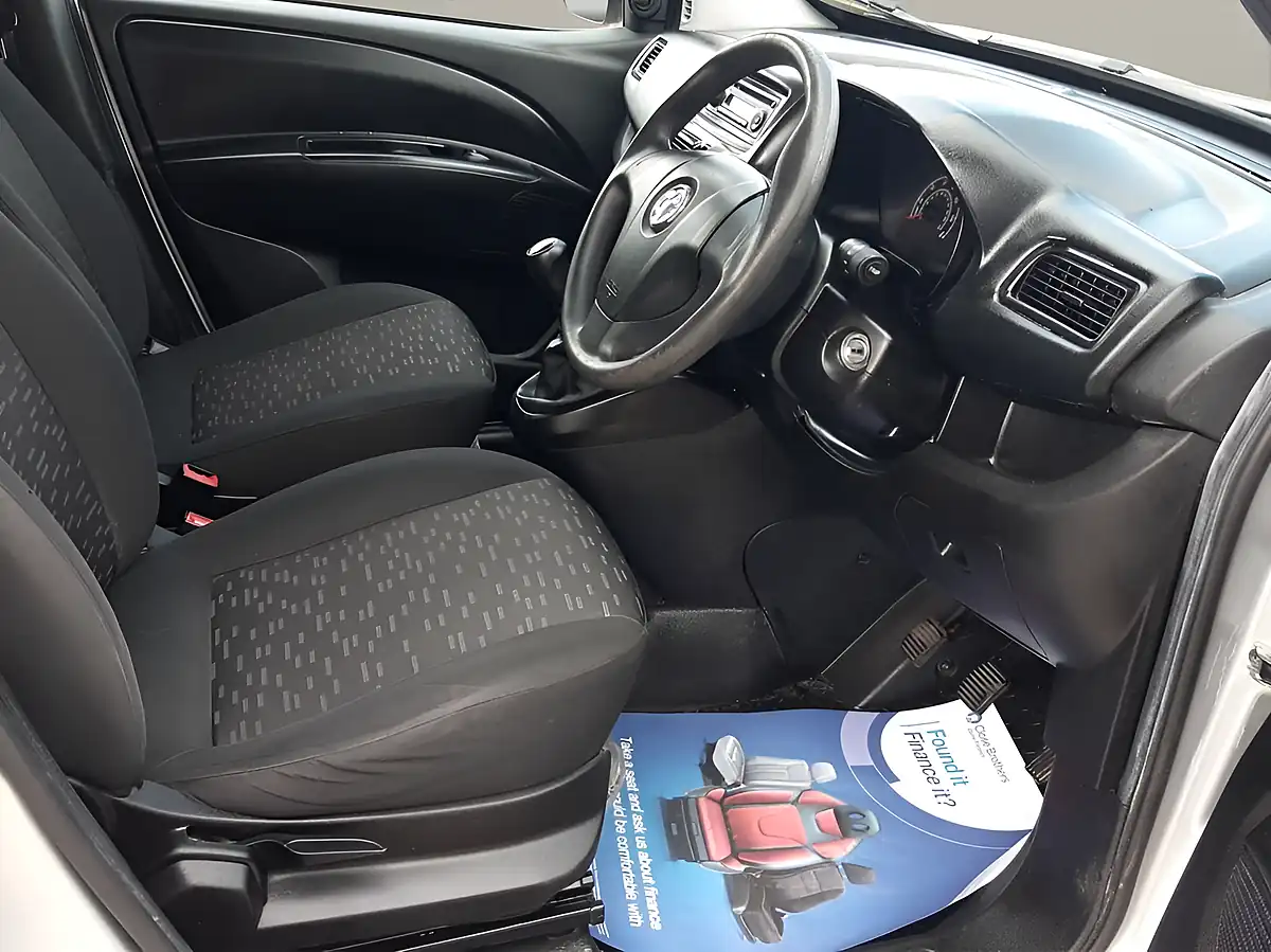 Used 2018 Vauxhall Combo L1 Silver - Interior and Exterior details 3