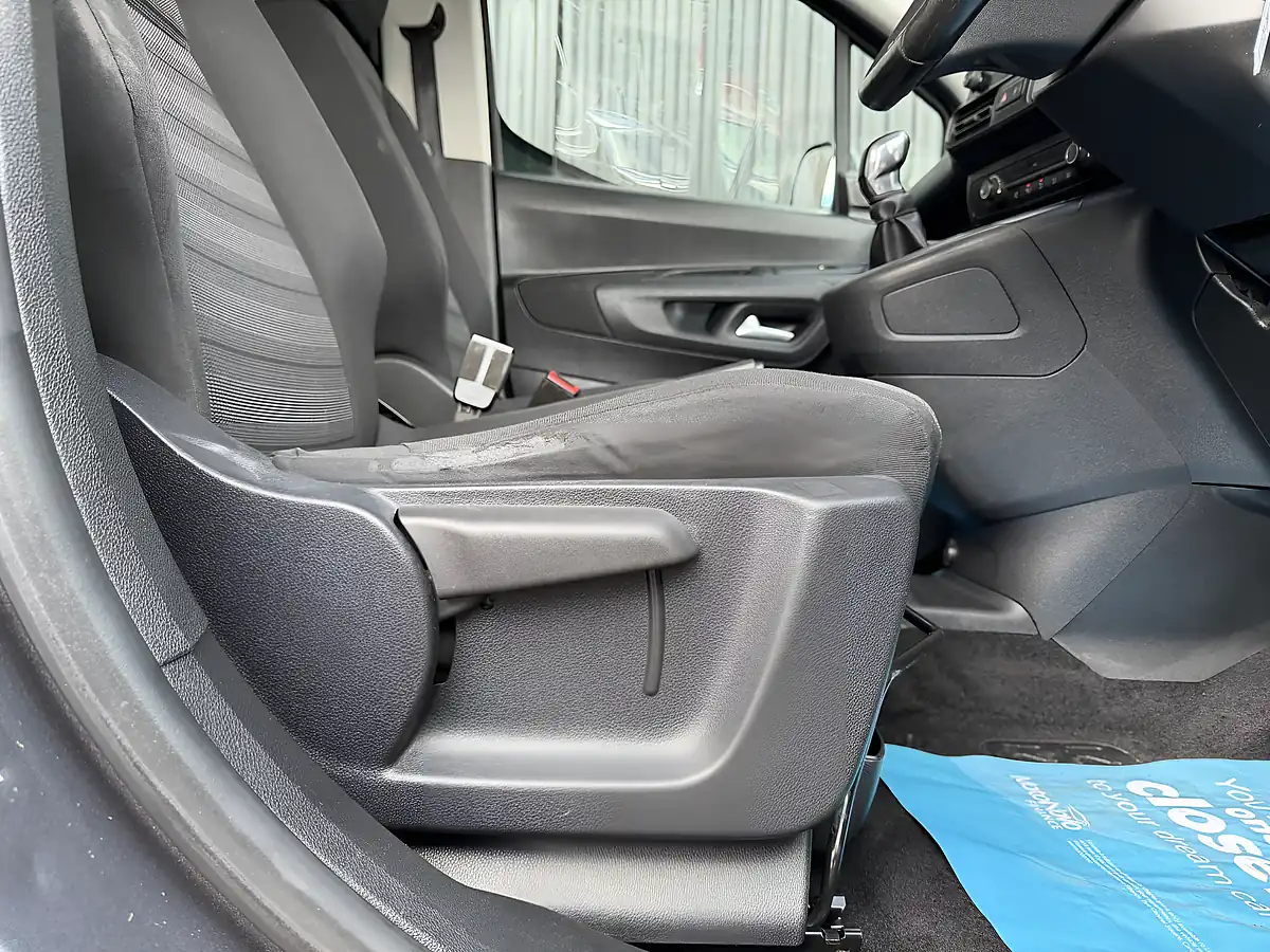Used 2018 Vauxhall Combo Life Energy Grey - Interior and Exterior details 12