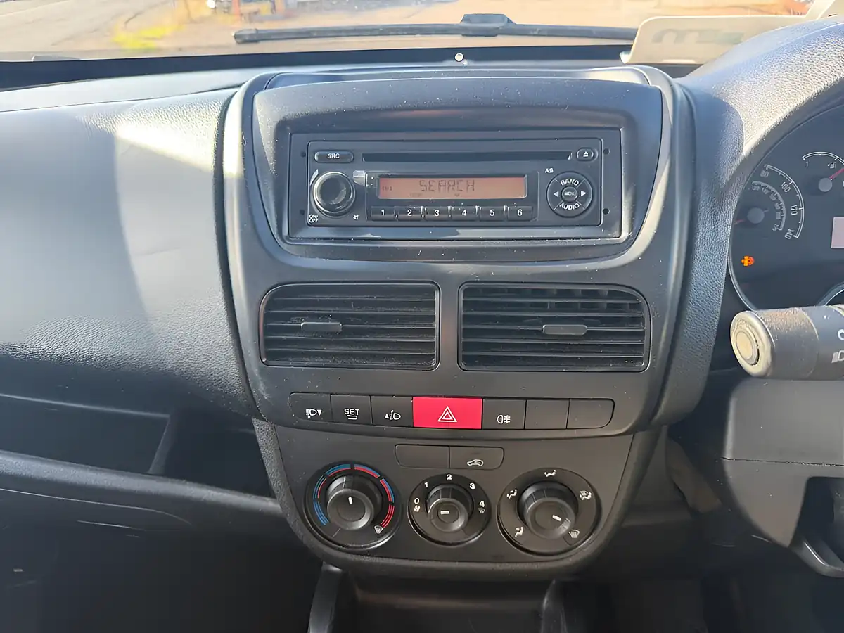 Used 2018 Vauxhall Combo White - Interior and Exterior details 11