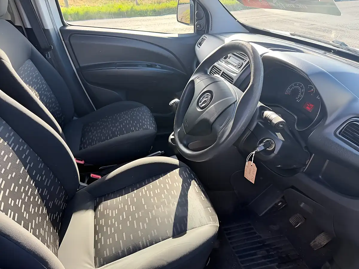 Used 2018 Vauxhall Combo White - Interior and Exterior details 12
