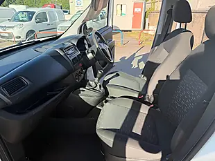 Used 2018 Vauxhall Combo White - Interior and Exterior details 13