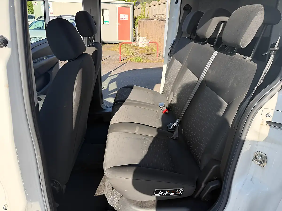 Used 2018 Vauxhall Combo White - Interior and Exterior details 14