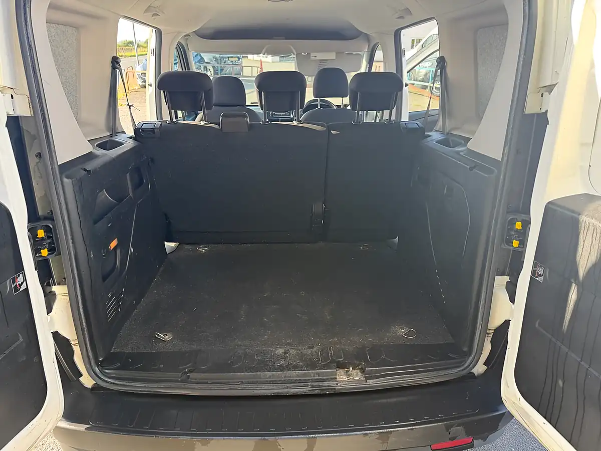 Used 2018 Vauxhall Combo White - Interior and Exterior details 16