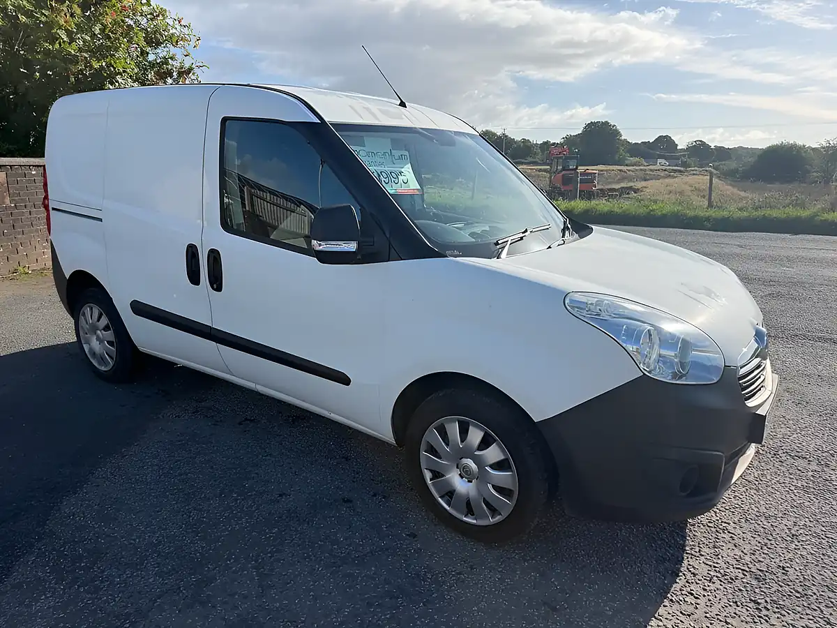 Used 2018 Vauxhall Combo White - Interior and Exterior details 2