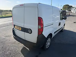 Used 2018 Vauxhall Combo White - Interior and Exterior details 4
