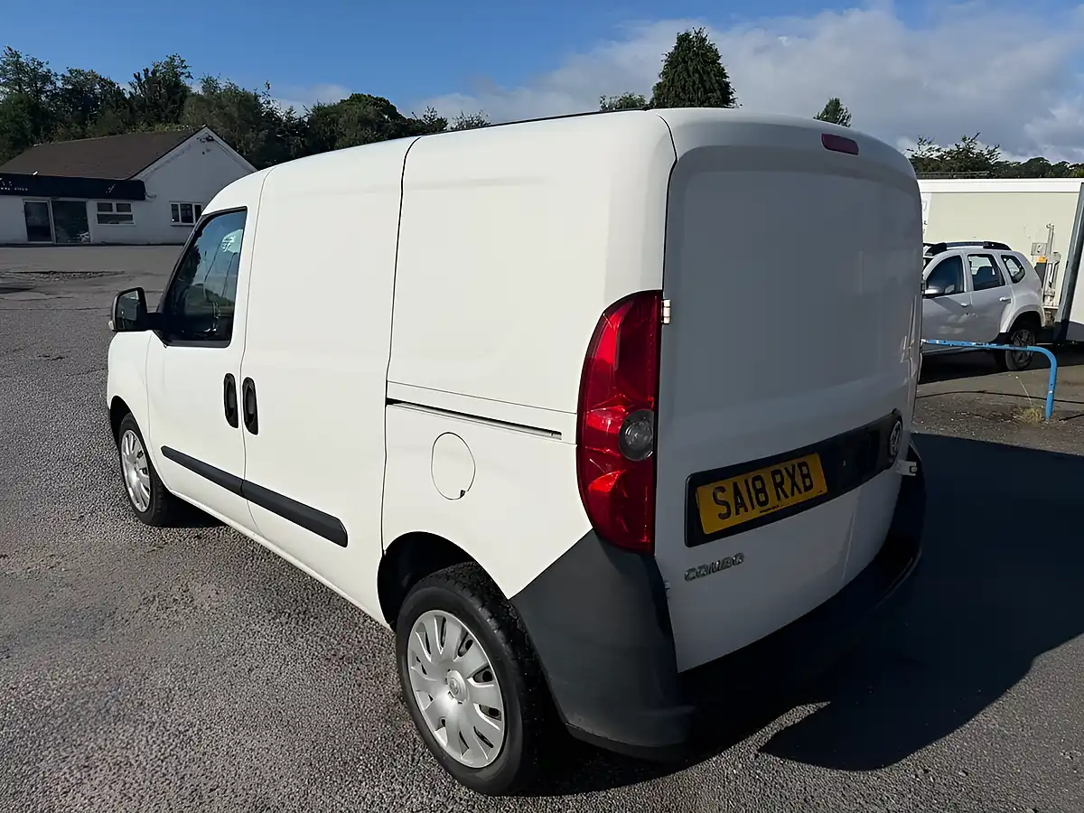 Used 2018 Vauxhall Combo White - Interior and Exterior details 6
