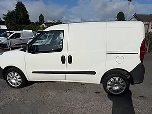 Used 2018 Vauxhall Combo White - Interior and Exterior details 7