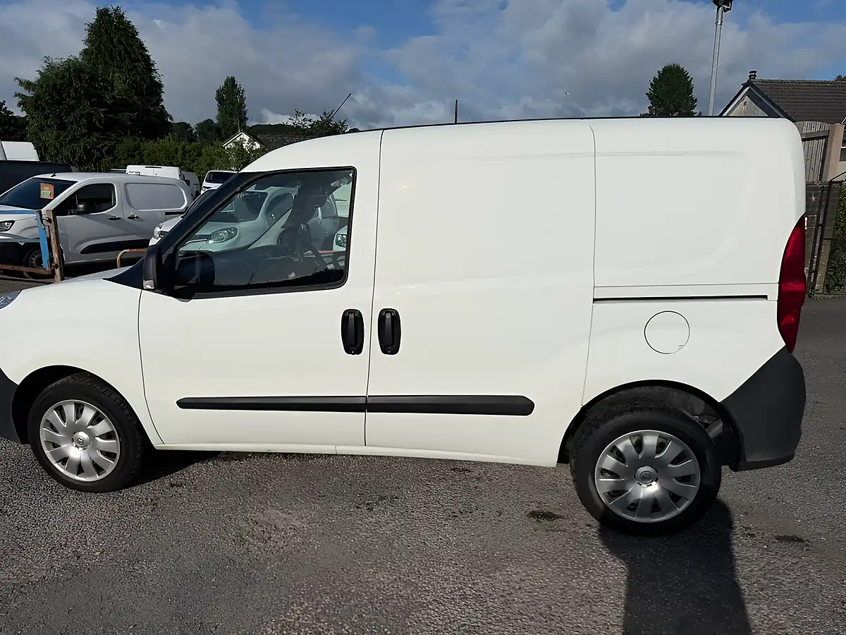 Used 2018 Vauxhall Combo White - Interior and Exterior details 7