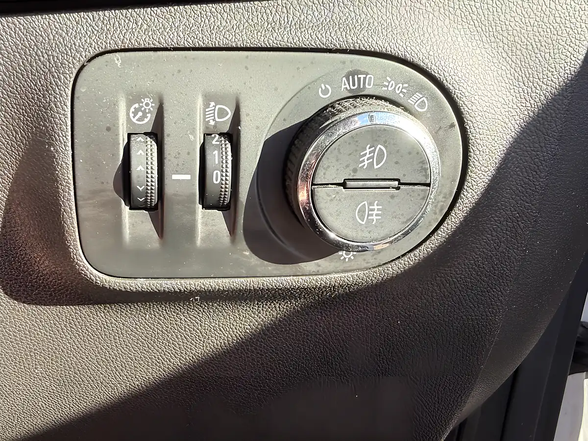 Used 2018 Vauxhall Corsa Energy (winter Pack) White - Interior and Exterior details 16