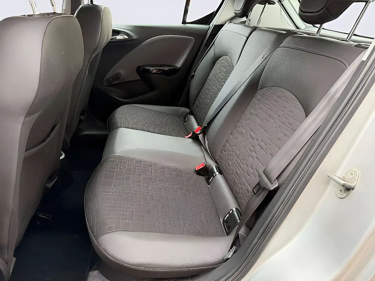 Used 2018 Vauxhall Corsa Se Silver - Interior and Exterior details 14