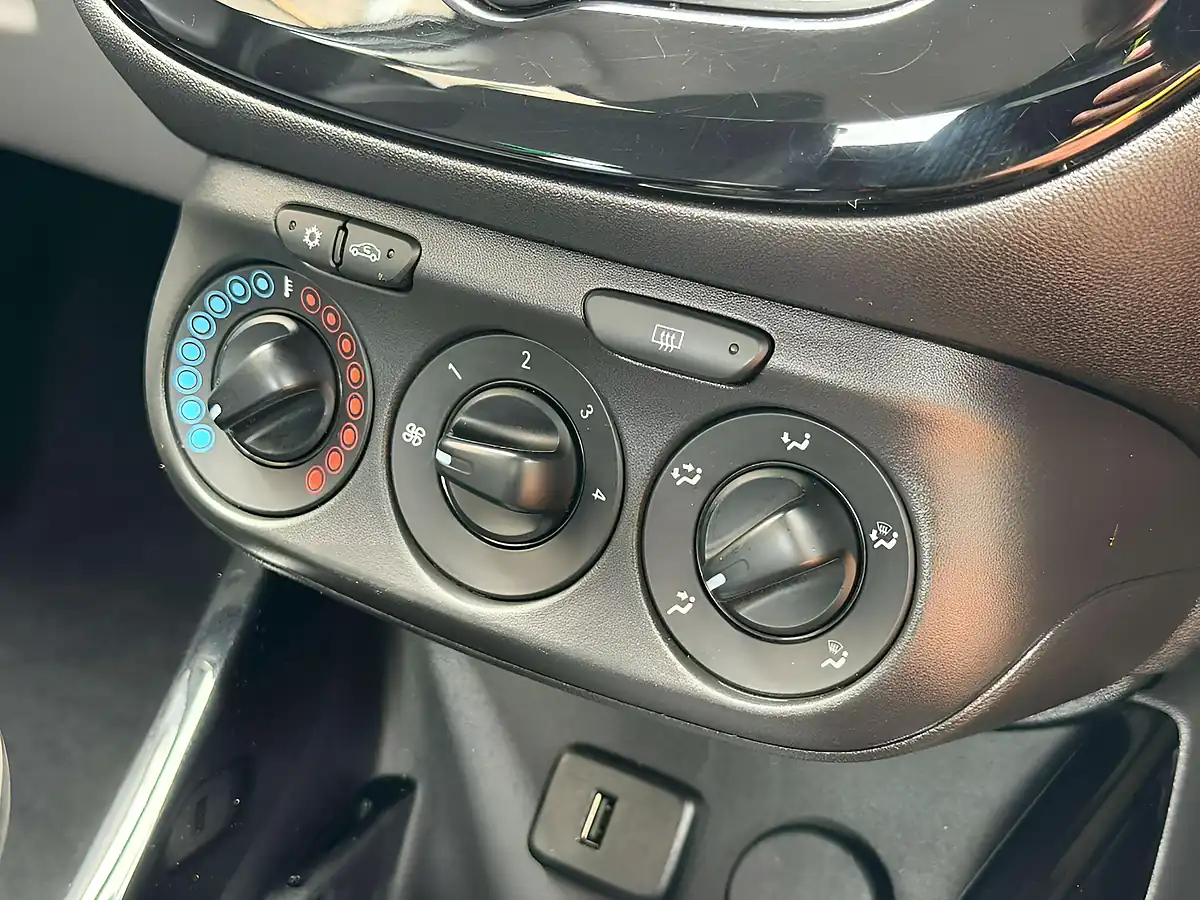 Used 2018 Vauxhall Corsa Se Silver - Interior and Exterior details 17